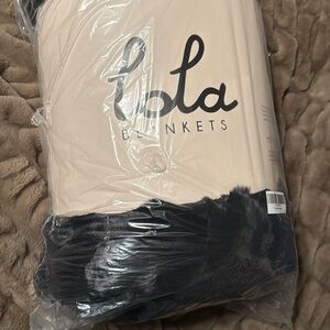 Lola Blankets Weighted Black Sand Large Blanket